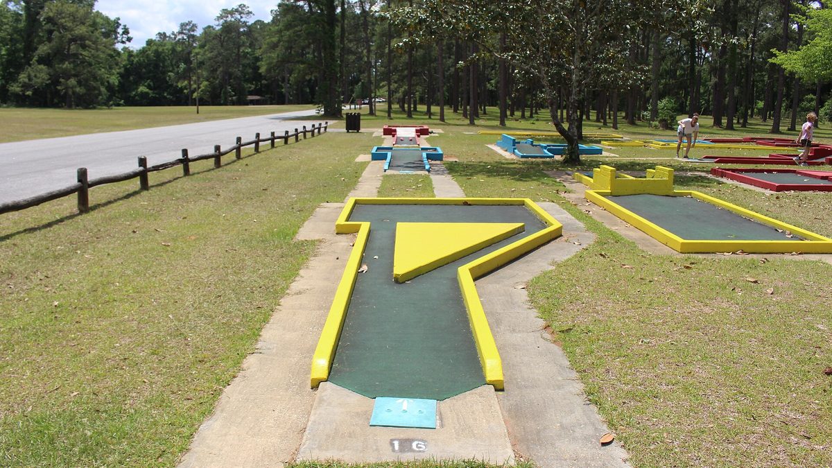 Mini golf course