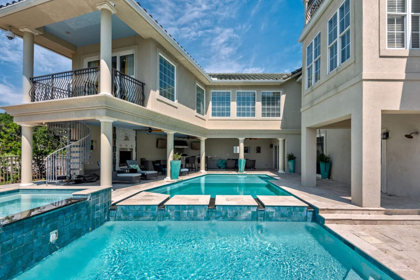 Pool and back of the villa